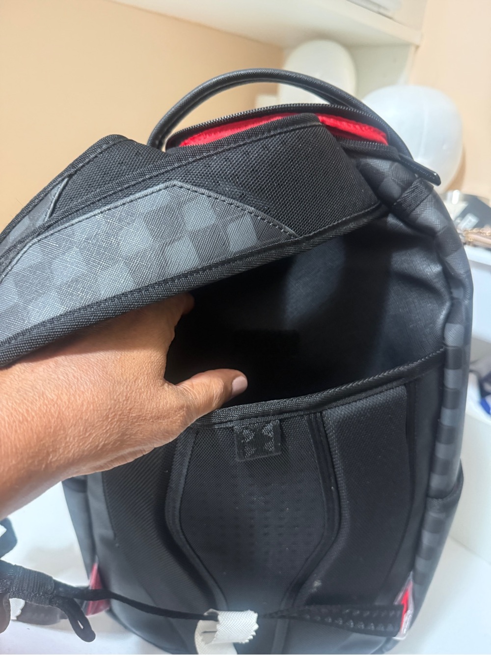 Sprayground Sharks In Paris Balloon Backpack Unisex Black
Shoulder Strap SPR245 - Picture 11 of 16